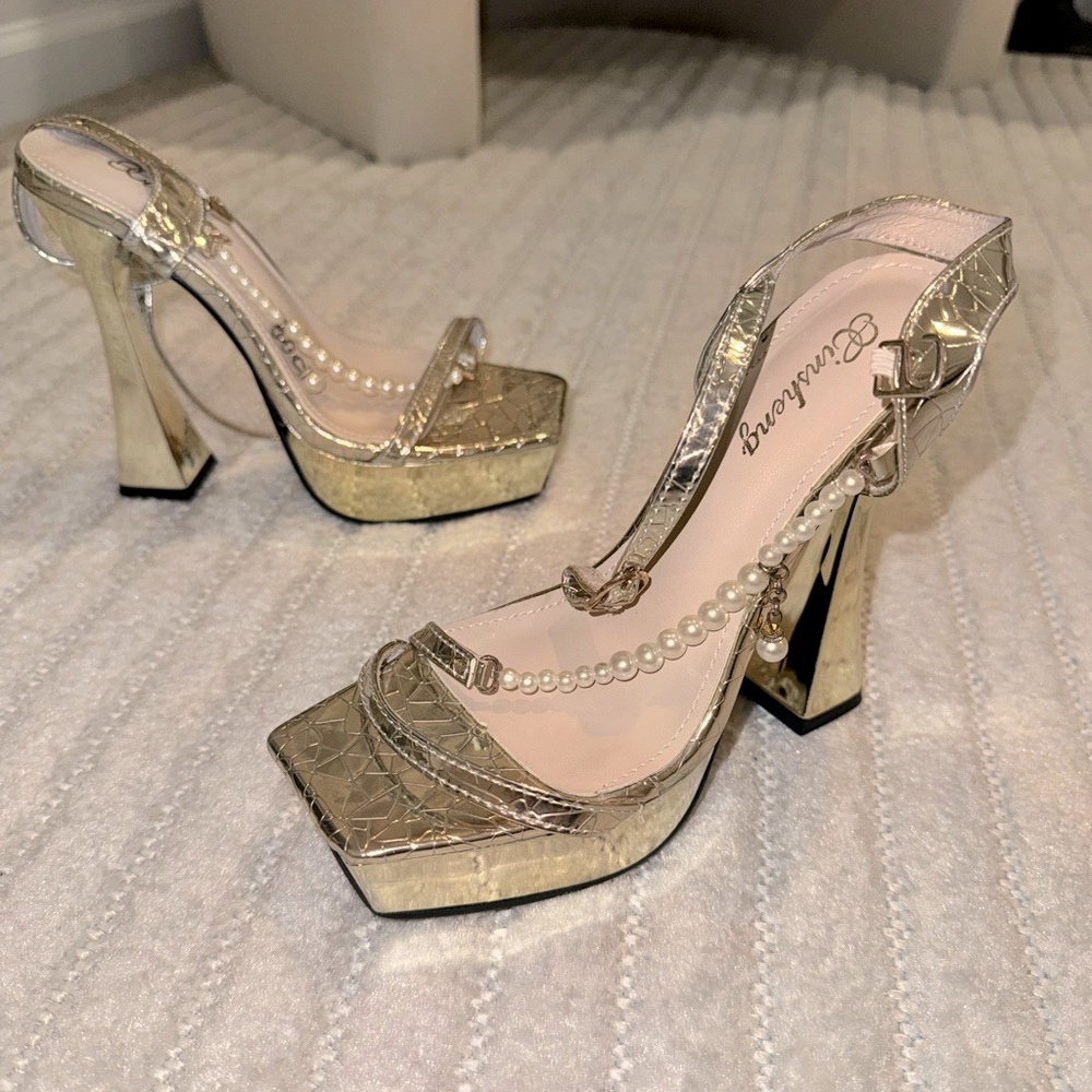 Beautiful strappy gold heels